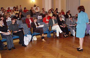 Během konference