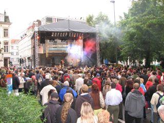Street Party v Bruselu - plno u hlavního pódia