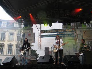 Street Party v Bruselu - vystoupení kapely Mandrage