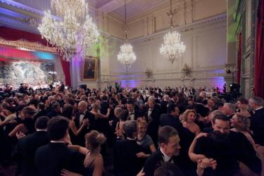 Pohled do zaplněného sálu