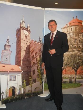 europoslanec Maštálka u expozice Plzeňského kraje