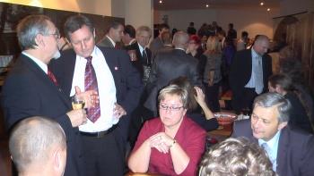 v hospodě po zahájení akce